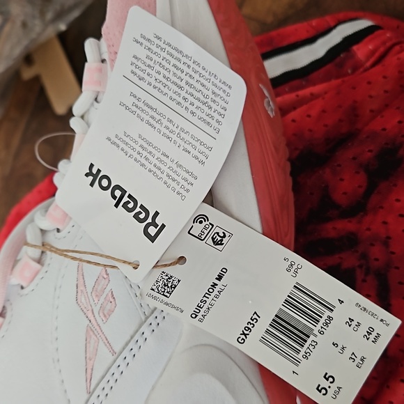 Shoes - Picture 4 of 4